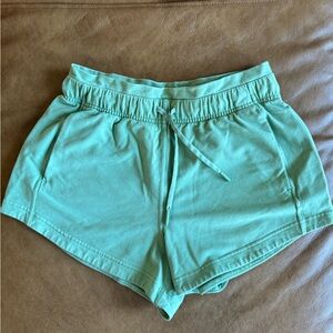 Lululemon Inner Glow Short - Size 4 - Vista Green